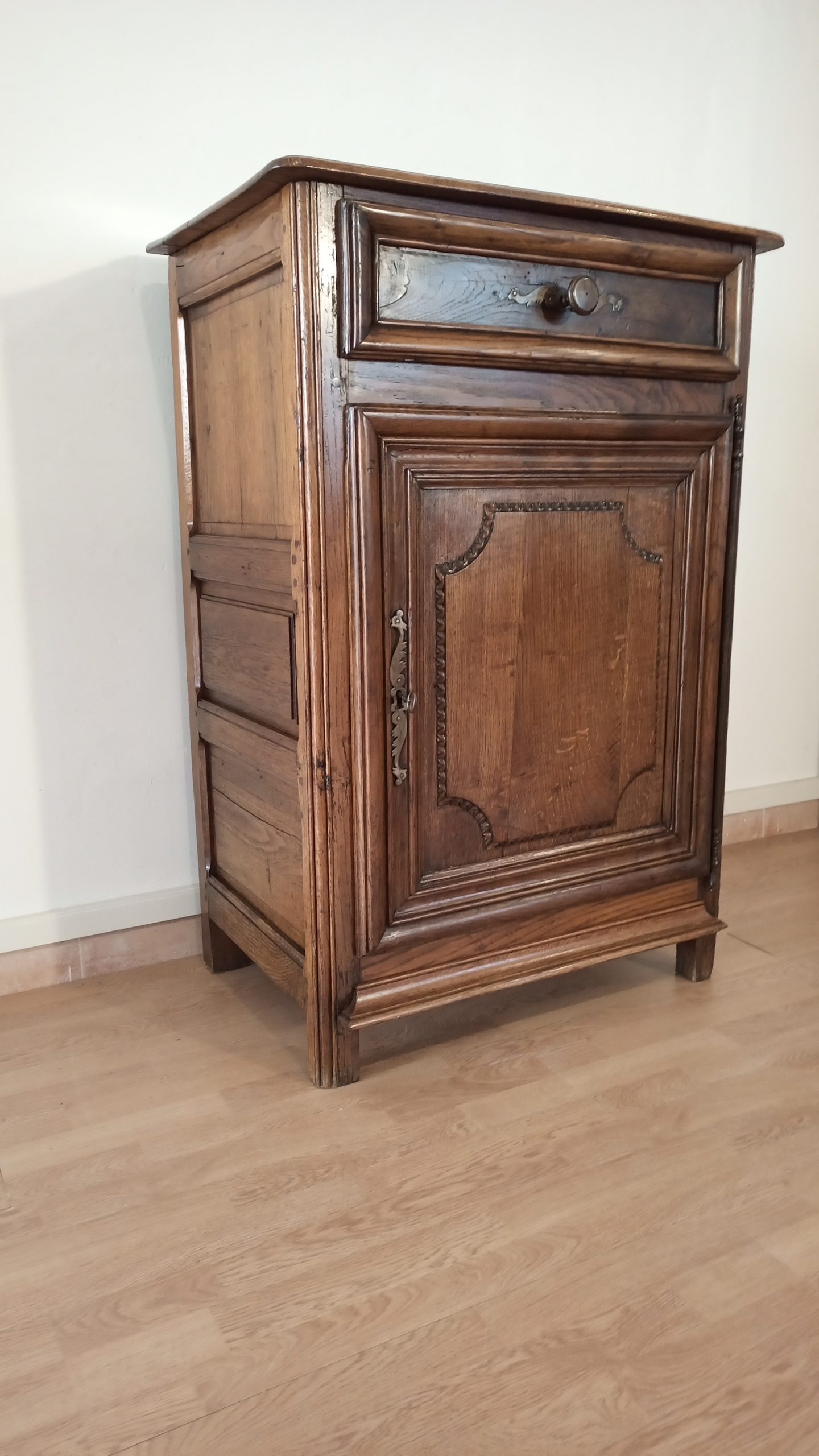 Low sideboard 1700