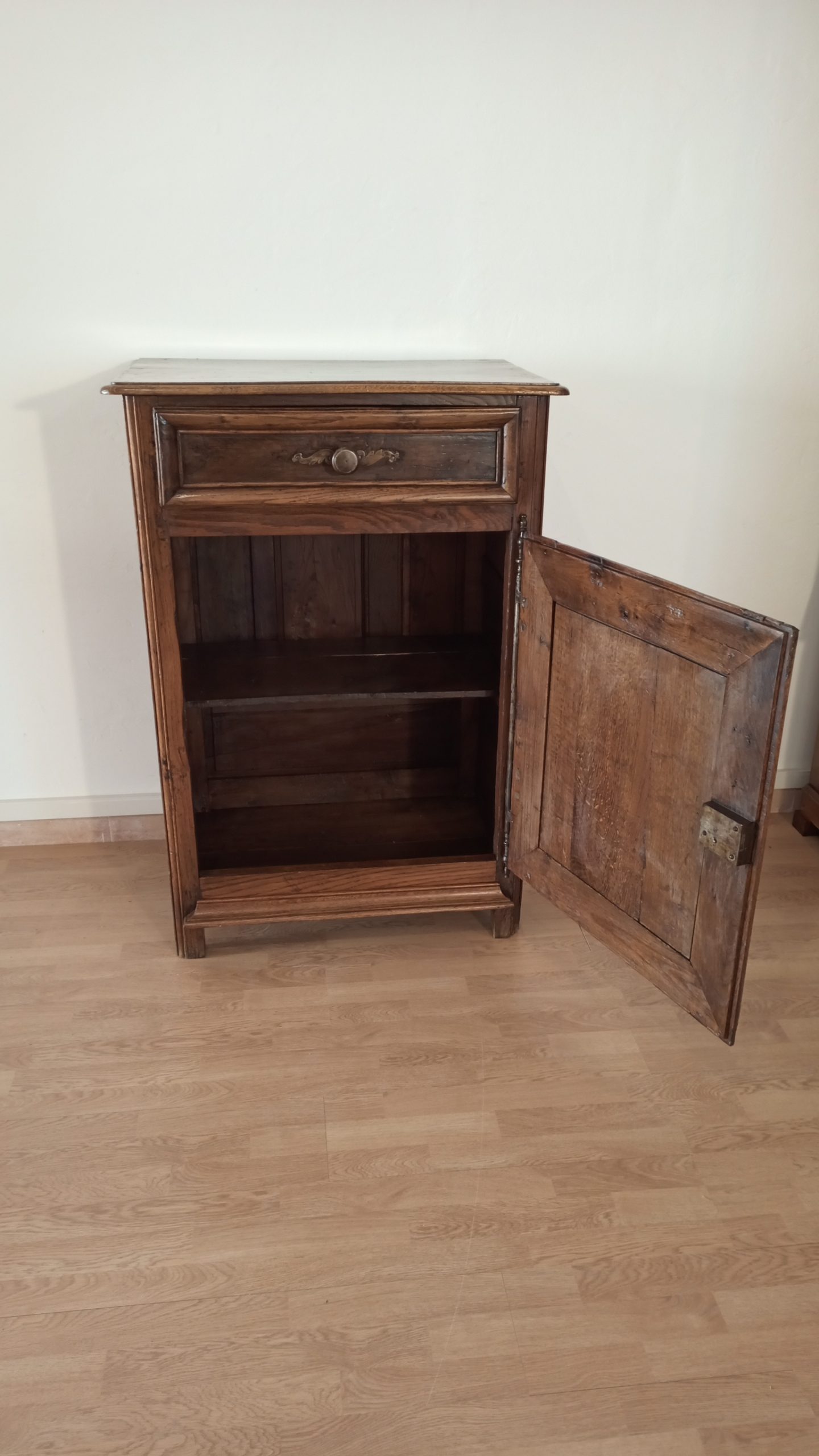 Low sideboard 1700