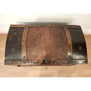 Travel trunk from early twentieth century, 1910s