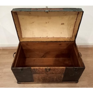 Travel trunk from early twentieth century, 1910s