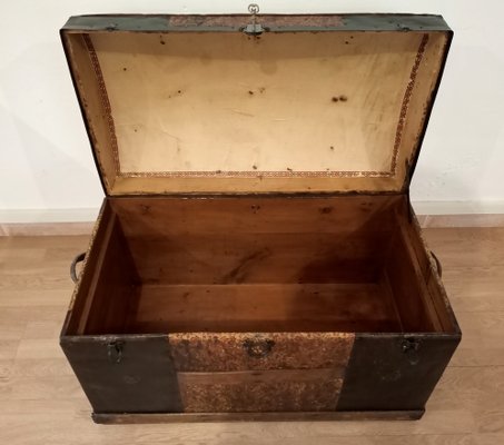 Travel trunk from early twentieth century, 1910s