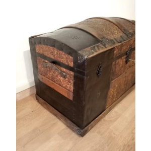 Travel trunk from early twentieth century, 1910s