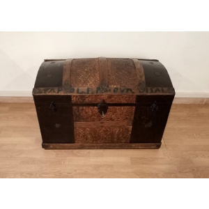 Travel trunk from early twentieth century, 1910s