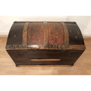 Travel trunk from early twentieth century, 1910s