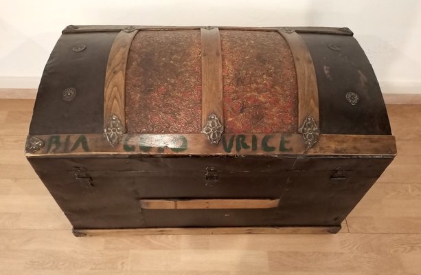 Travel trunk from early twentieth century, 1910s