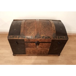 Travel trunk from early twentieth century, 1910s