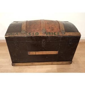 Travel trunk from early twentieth century, 1910s