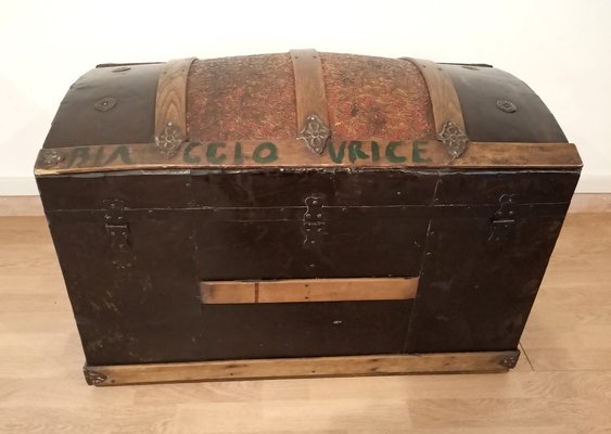 Travel trunk from early twentieth century, 1910s