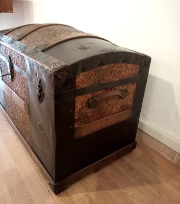 Travel trunk from early twentieth century, 1910s