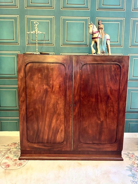 Victorian Mahogany Cabinet