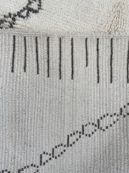 White Beni Ouarain Handknotted Berber Rug