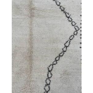 White Beni Ouarain Handknotted Berber Rug
