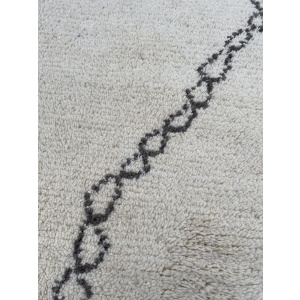 White Beni Ouarain Handknotted Berber Rug