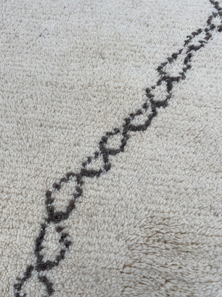 White Beni Ouarain Handknotted Berber Rug