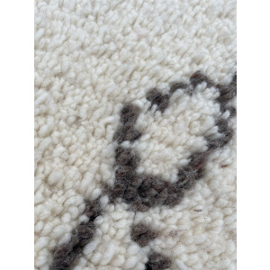 White Beni Ouarain Handknotted Berber Rug