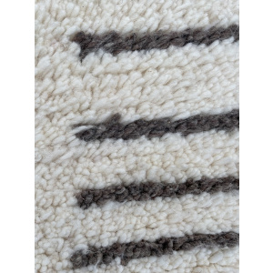 White Beni Ouarain Handknotted Berber Rug