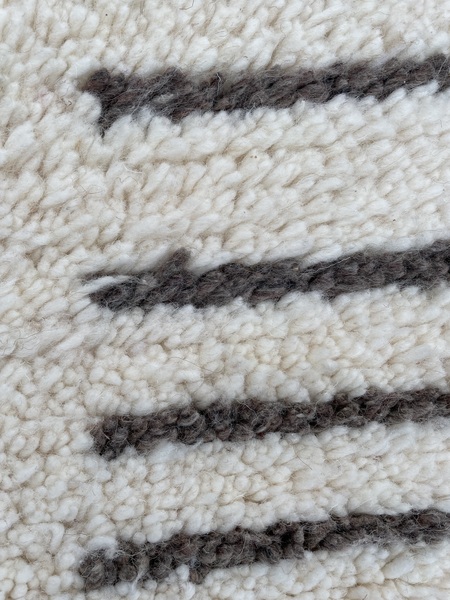 White Beni Ouarain Handknotted Berber Rug