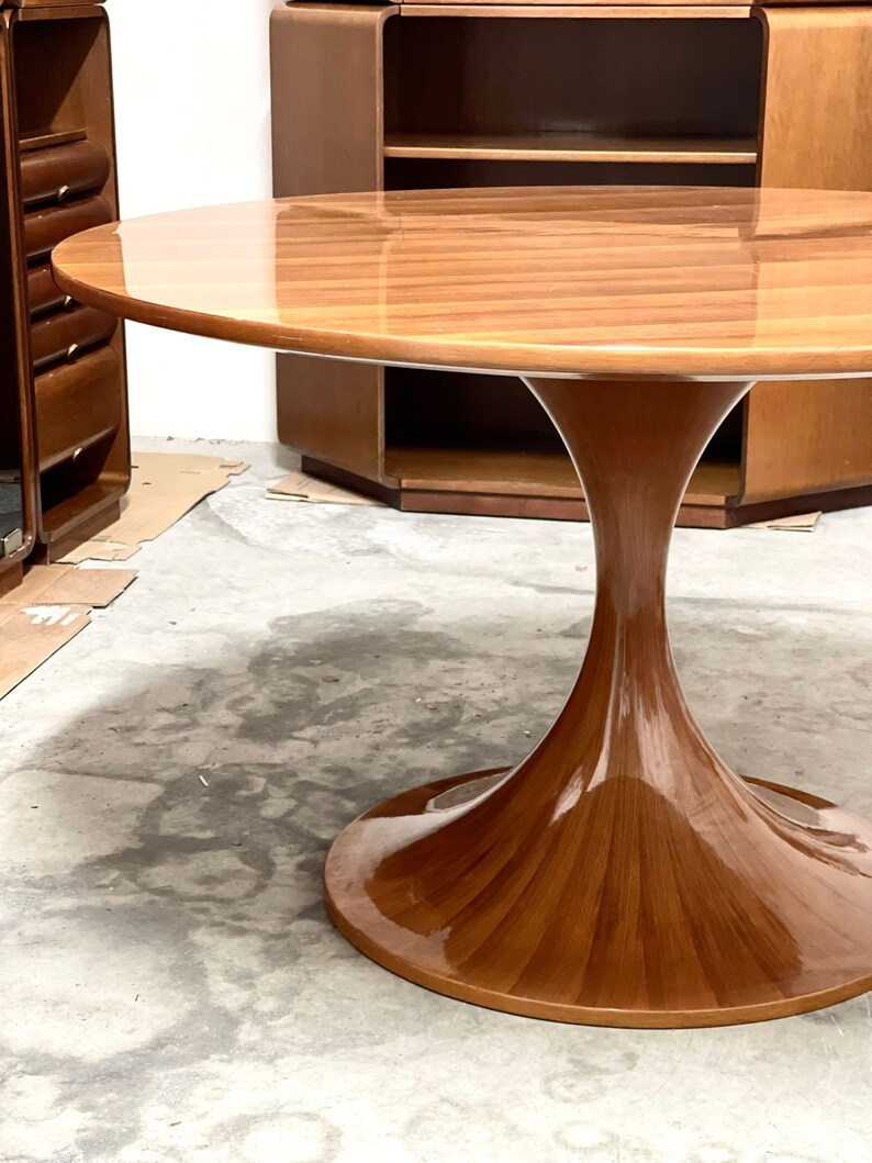 Dining Round Table in Walnut by Angelo Massoni for Mobilia