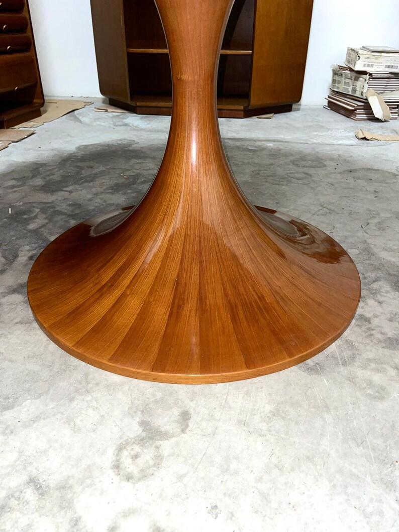 Dining Round Table in Walnut by Angelo Massoni for Mobilia