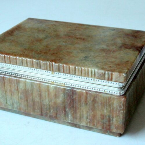Hand carved italian onyx/alabaster cigarette box, vintage from the 1960s