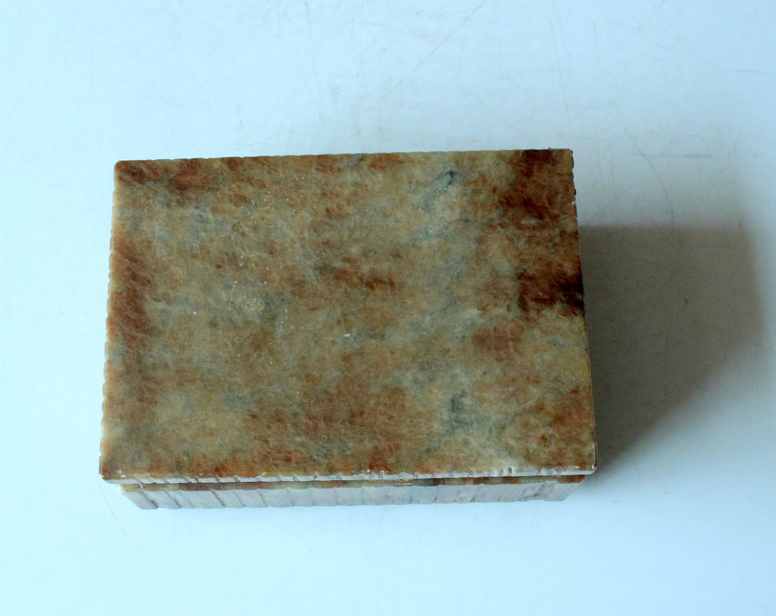 Hand carved italian onyx/alabaster cigarette box, vintage from the 1960s