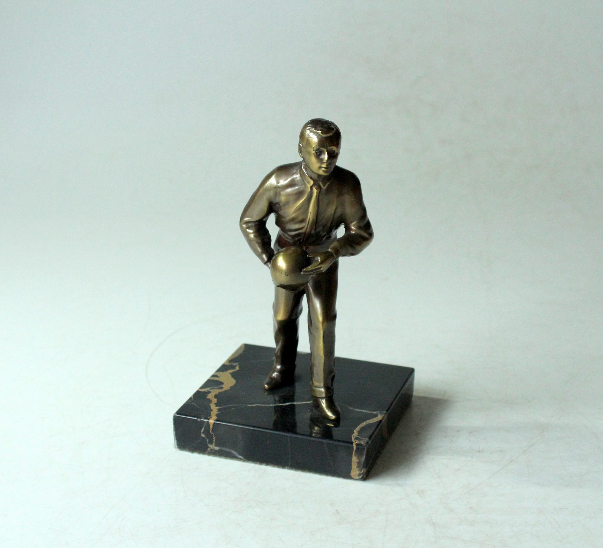 Bowler made of bronze, figurine, on a marble base, without inscription, vintage from the 60s
