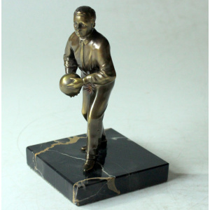 Bowler made of bronze, figurine, on a marble base, without inscription, vintage from the 60s