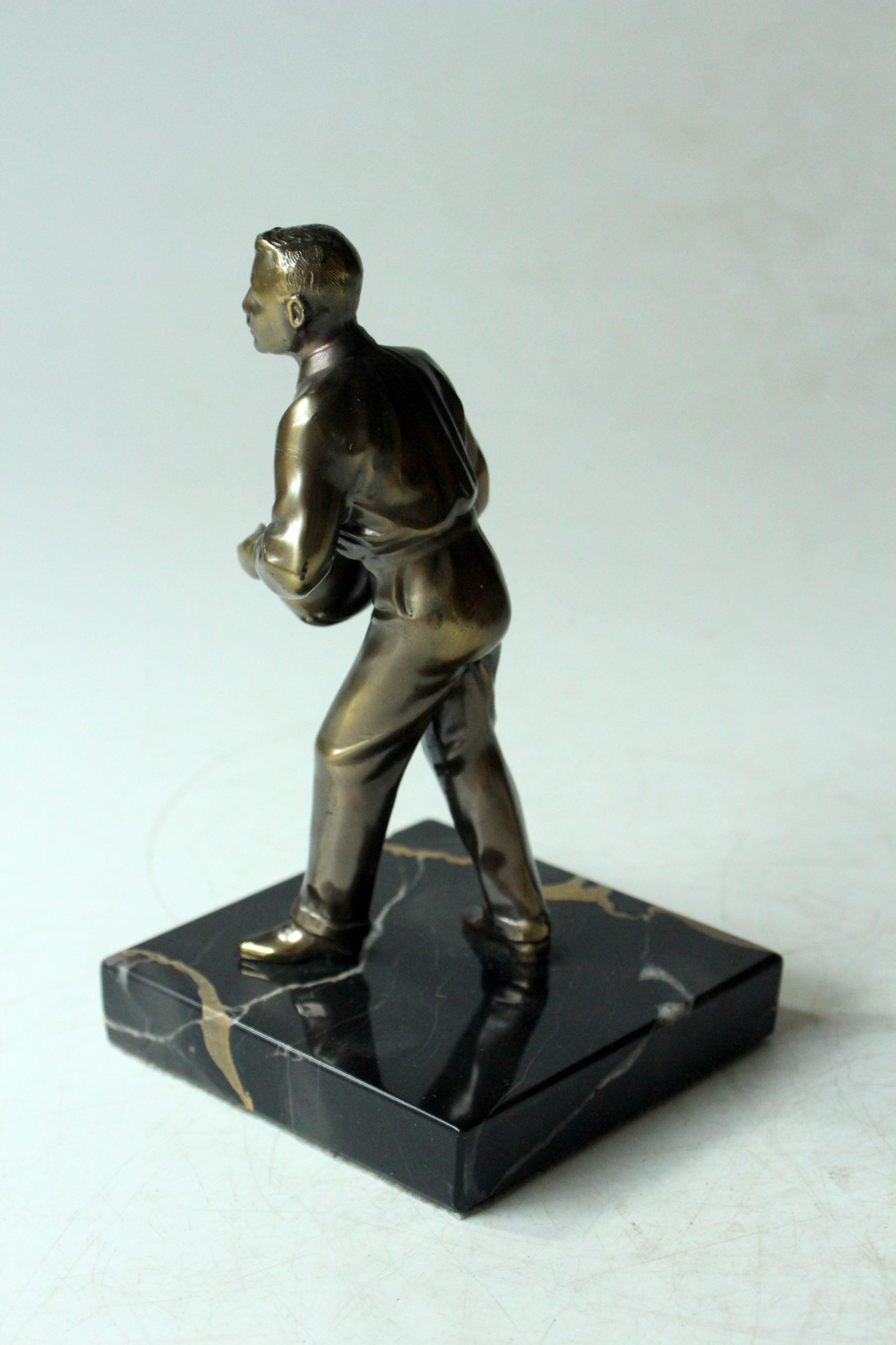 Bowler made of bronze, figurine, on a marble base, without inscription, vintage from the 60s