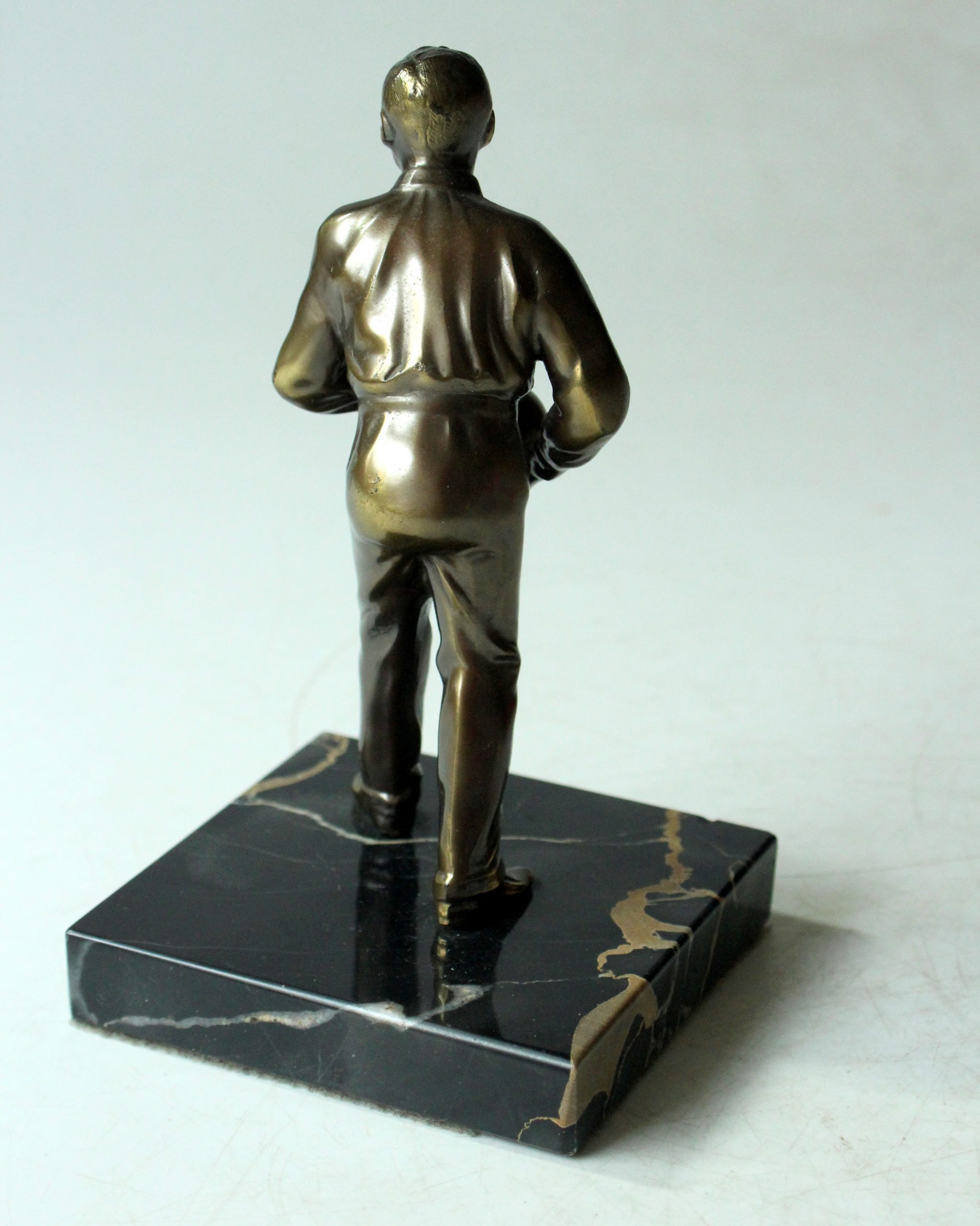 Bowler made of bronze, figurine, on a marble base, without inscription, vintage from the 60s