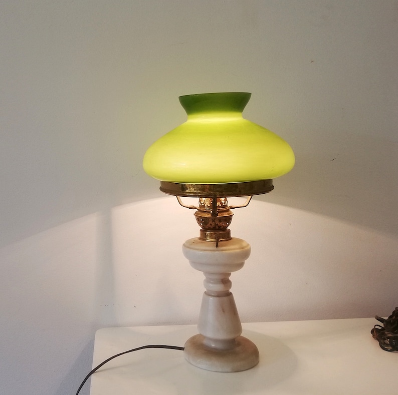 Vintage Hurricane library lamp in marble and green oplaine glass