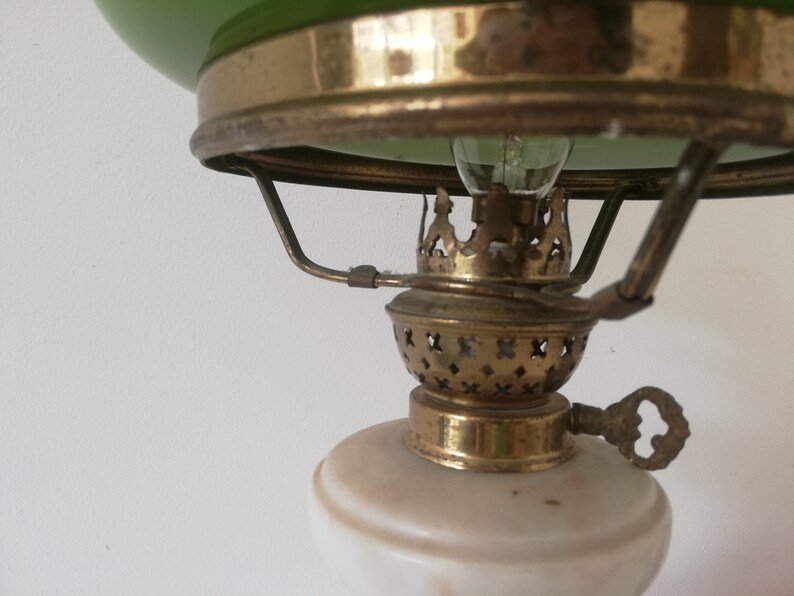 Vintage Hurricane library lamp in marble and green oplaine glass