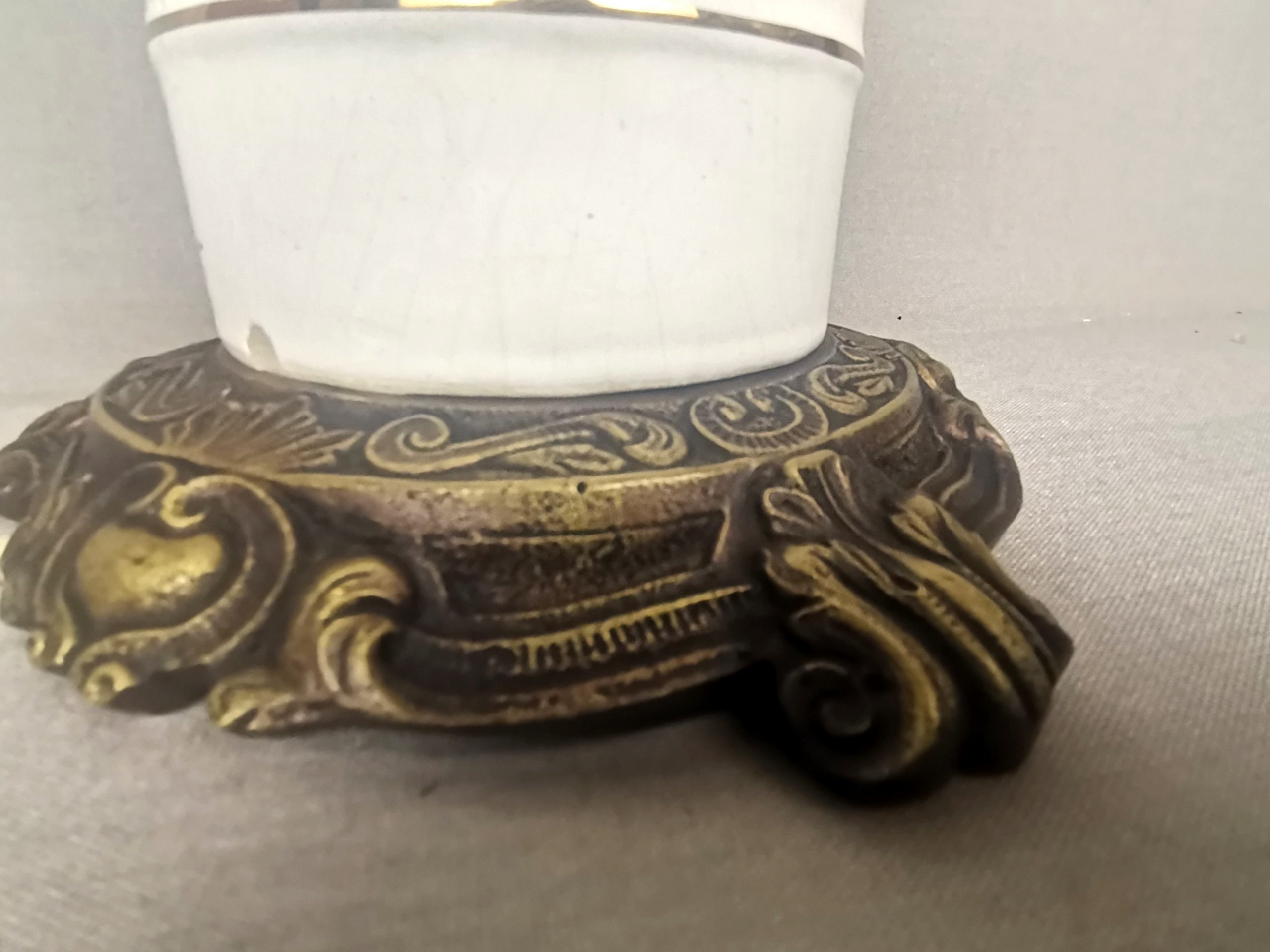 Large Gone with the wind Hurricane ceramic bedside table lamp