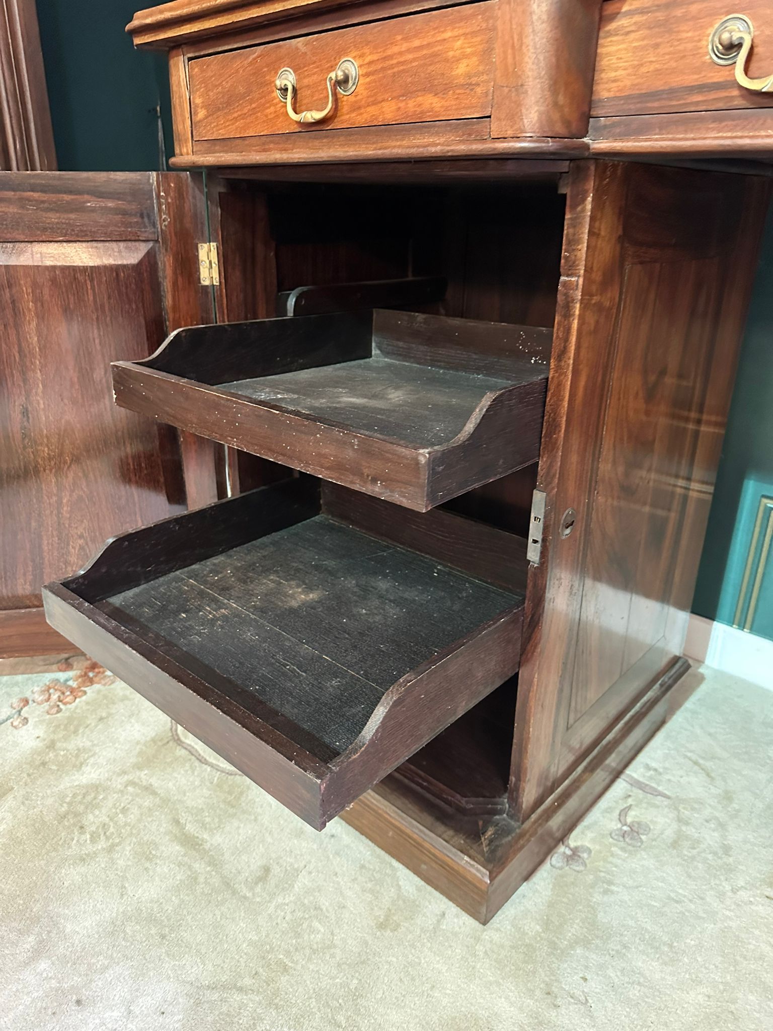 Victorian mahogany breakfront twin pedestal chiffonier