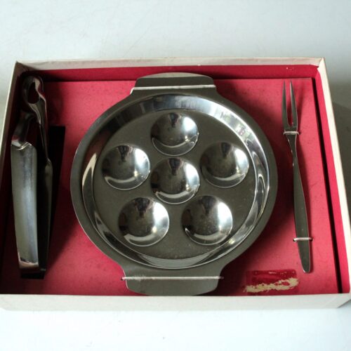 1970s Vintage - Stainless steel snail cutlery consists of 3 pieces in original box, looks like unused