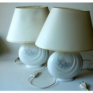 2 Bedside lamps made of white ceramic with floral motifs and with fabric lampshades, vintage from the 1970s