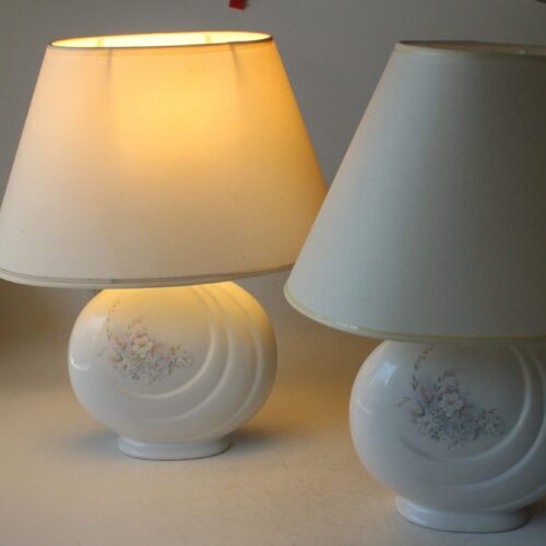2 Bedside lamps made of white ceramic with floral motifs and with fabric lampshades, vintage from the 1970s