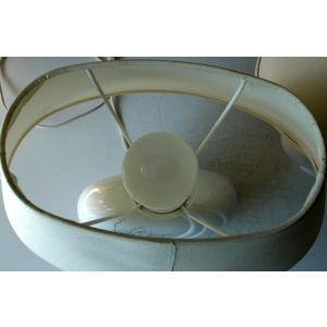 2 Bedside lamps made of white ceramic with floral motifs and with fabric lampshades, vintage from the 1970s