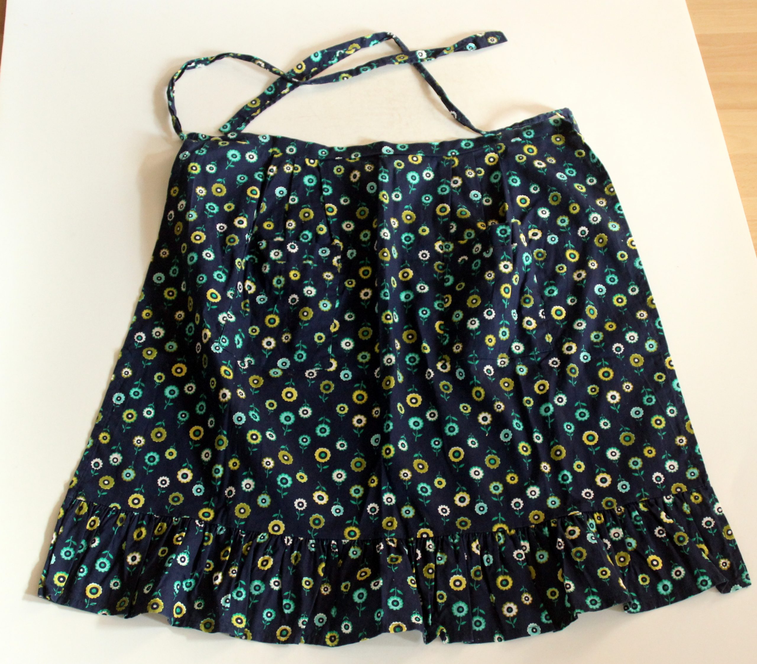 1970s unworn old german cotton apron to tie, vintage