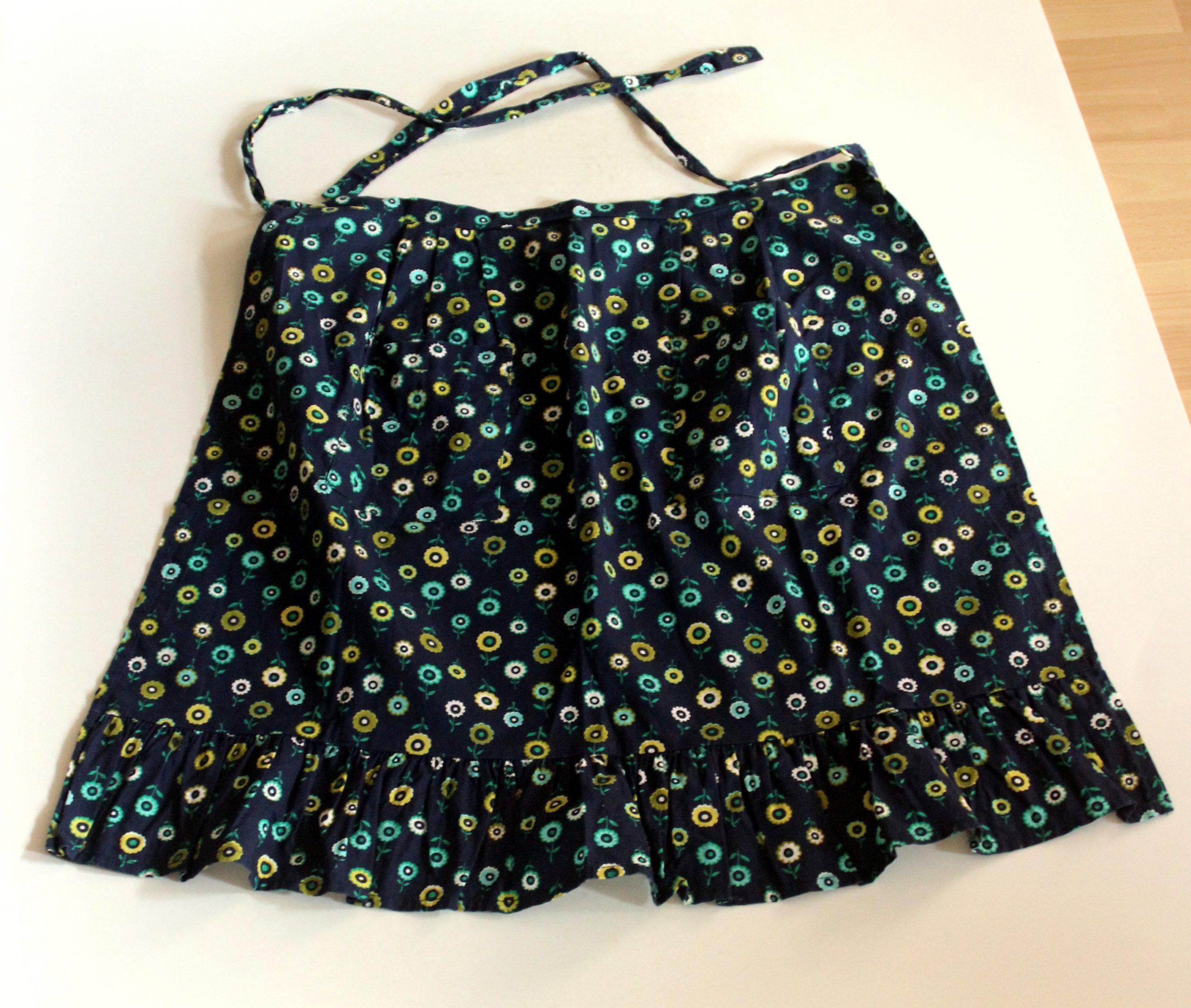 1970s unworn old german cotton apron to tie, vintage