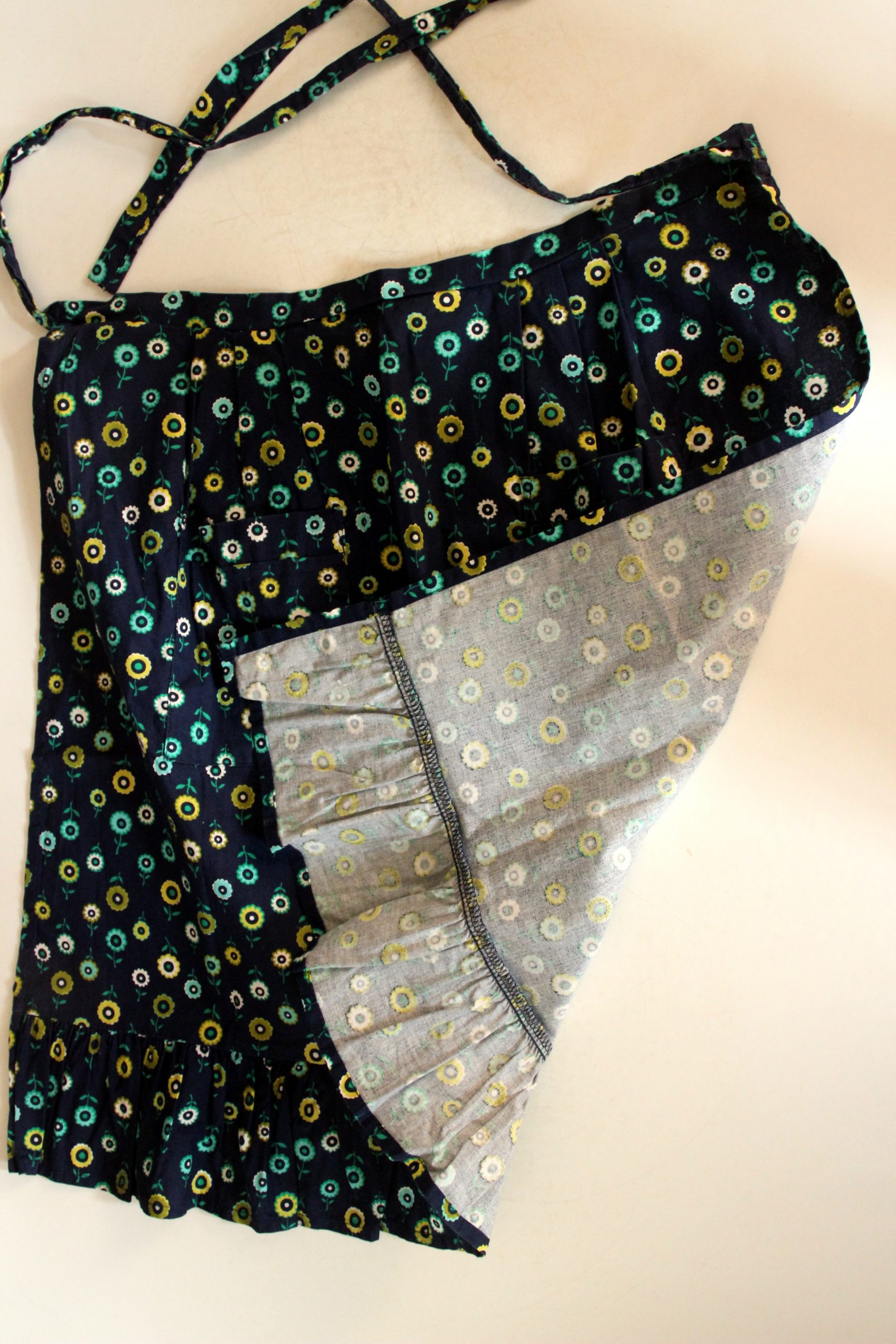 1970s unworn old german cotton apron to tie, vintage