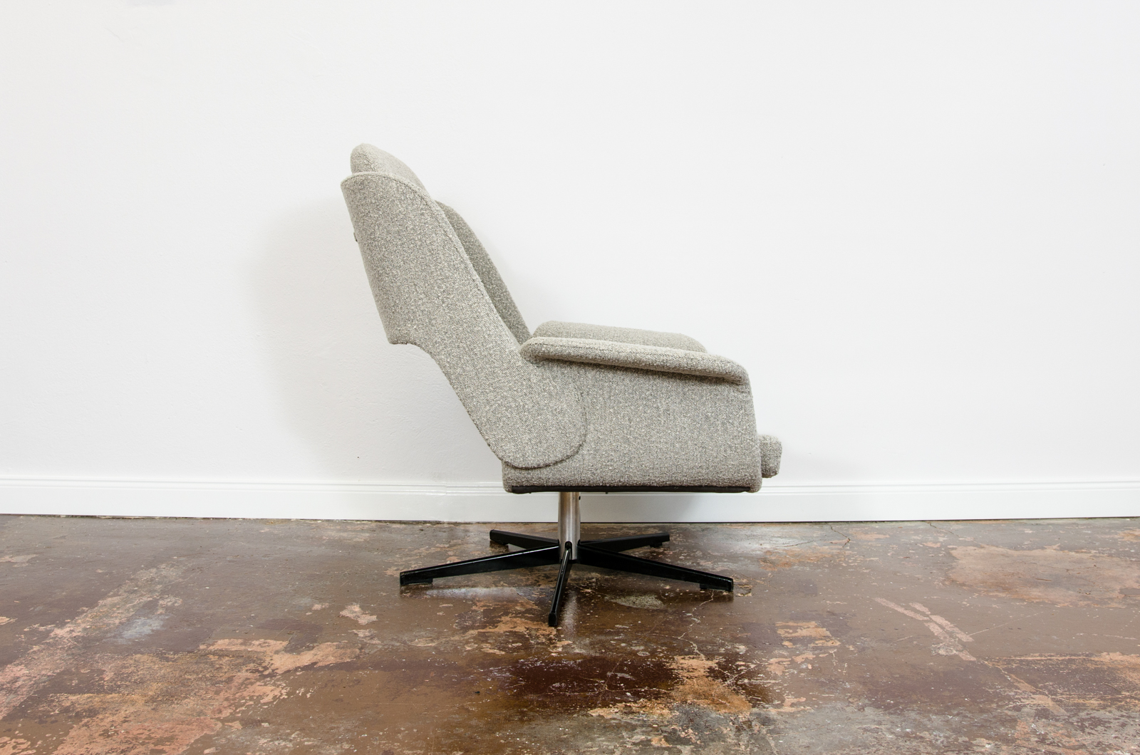 Swivel Chair "B7041" by Radomsko In Bouclé, Poland, 1970's