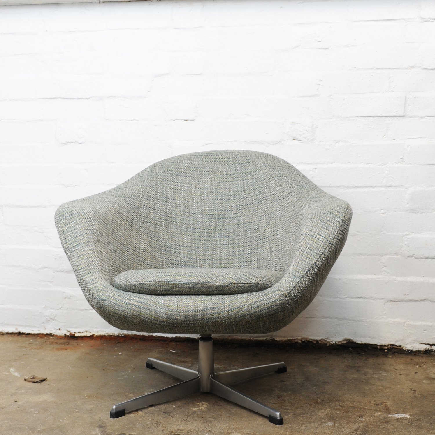 Vintage Swivel Newly Upholstered Blue/Grey Egg Chair, 1970s