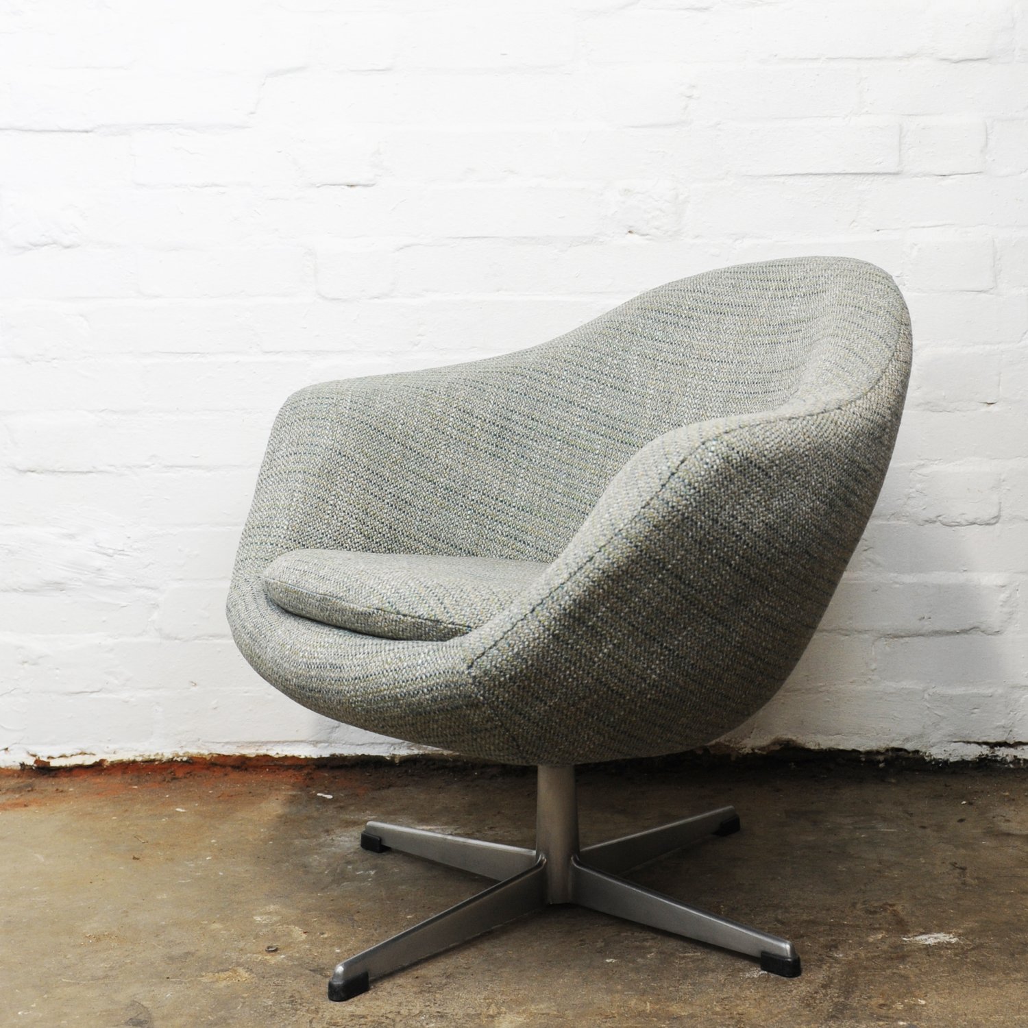 Vintage Swivel Newly Upholstered Blue/Grey Egg Chair, 1970s
