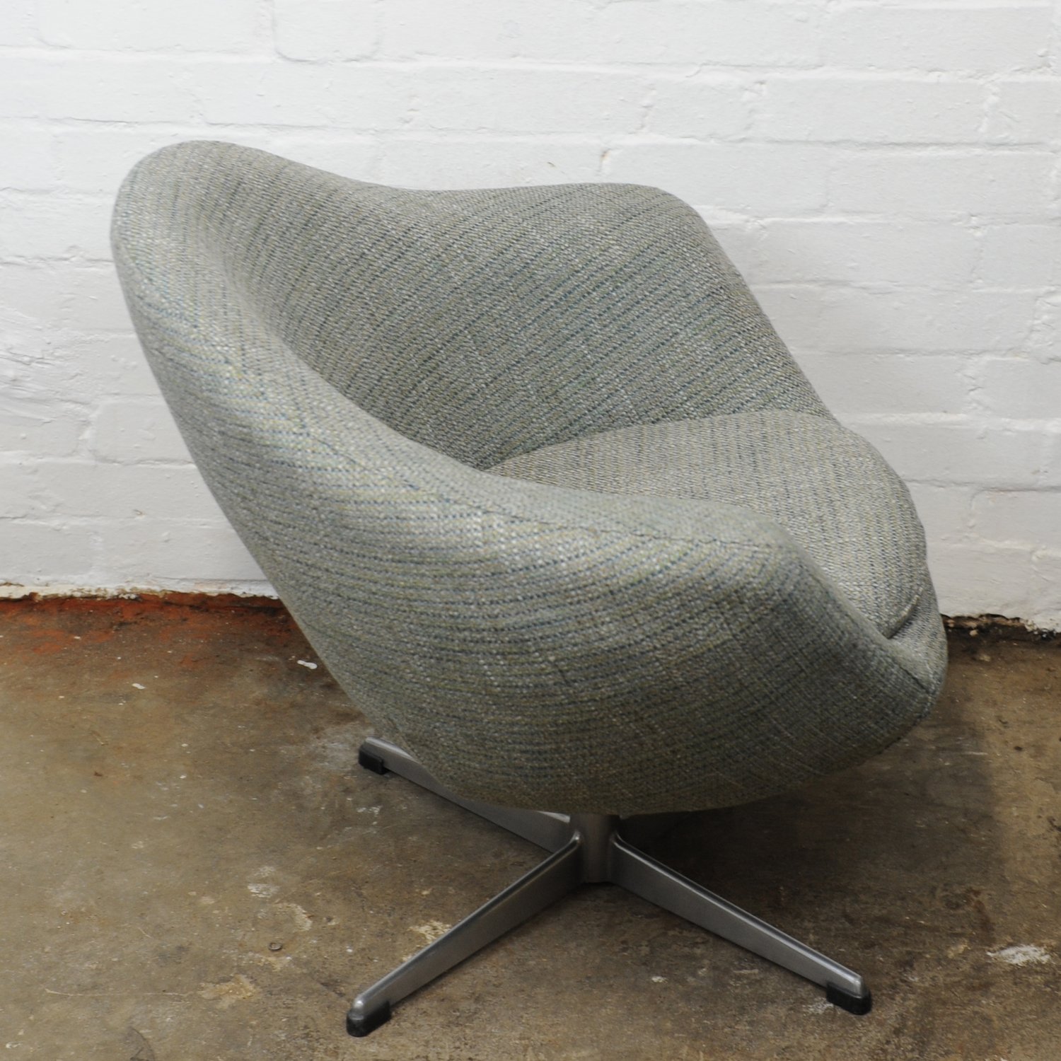 Vintage Swivel Newly Upholstered Blue/Grey Egg Chair, 1970s