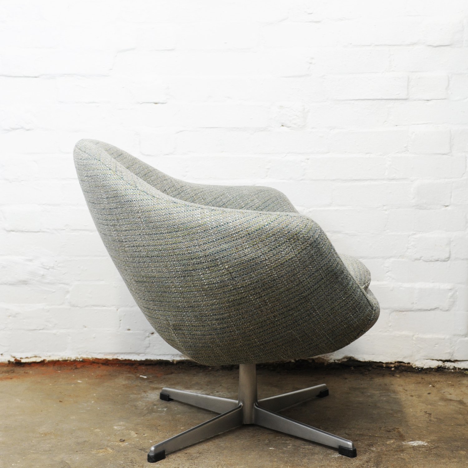 Vintage Swivel Newly Upholstered Blue/Grey Egg Chair, 1970s