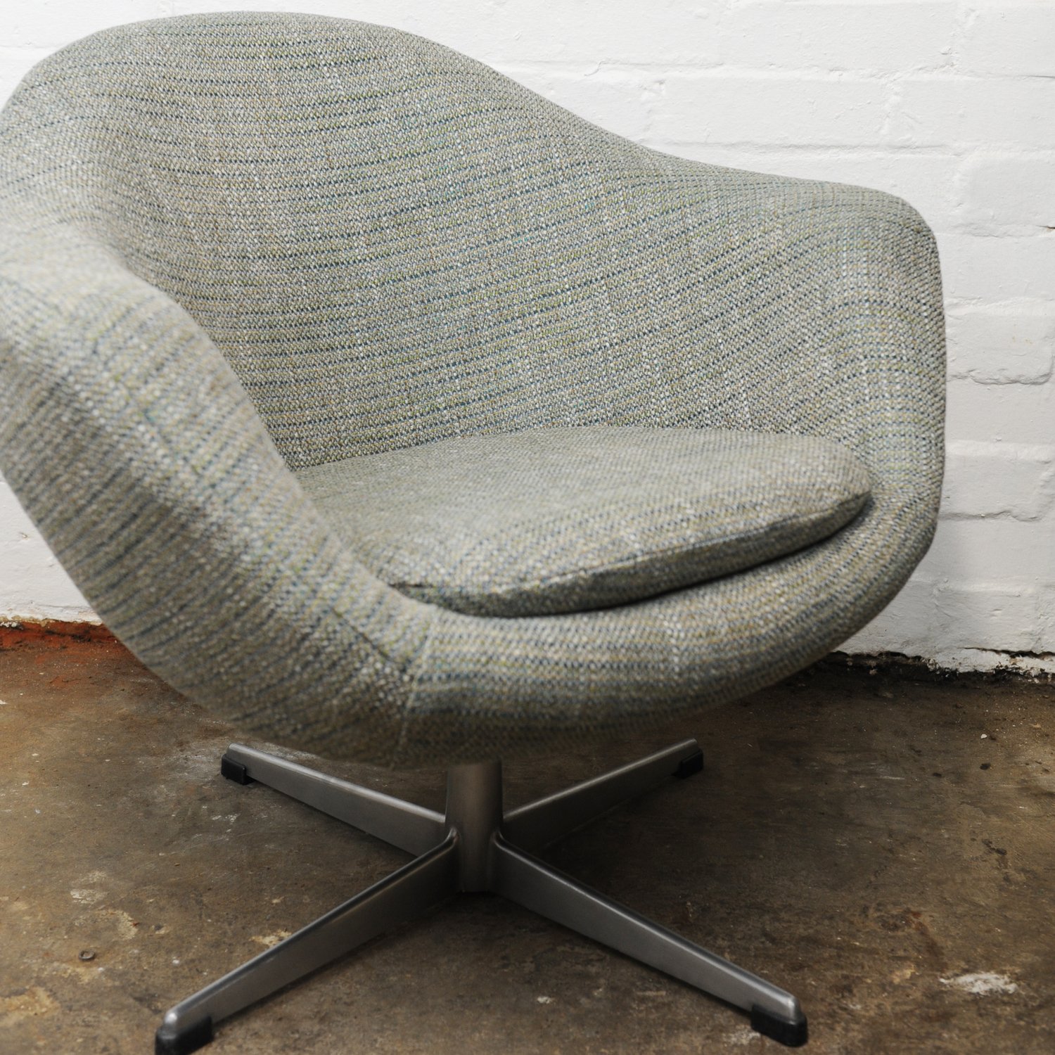 Vintage Swivel Newly Upholstered Blue/Grey Egg Chair, 1970s