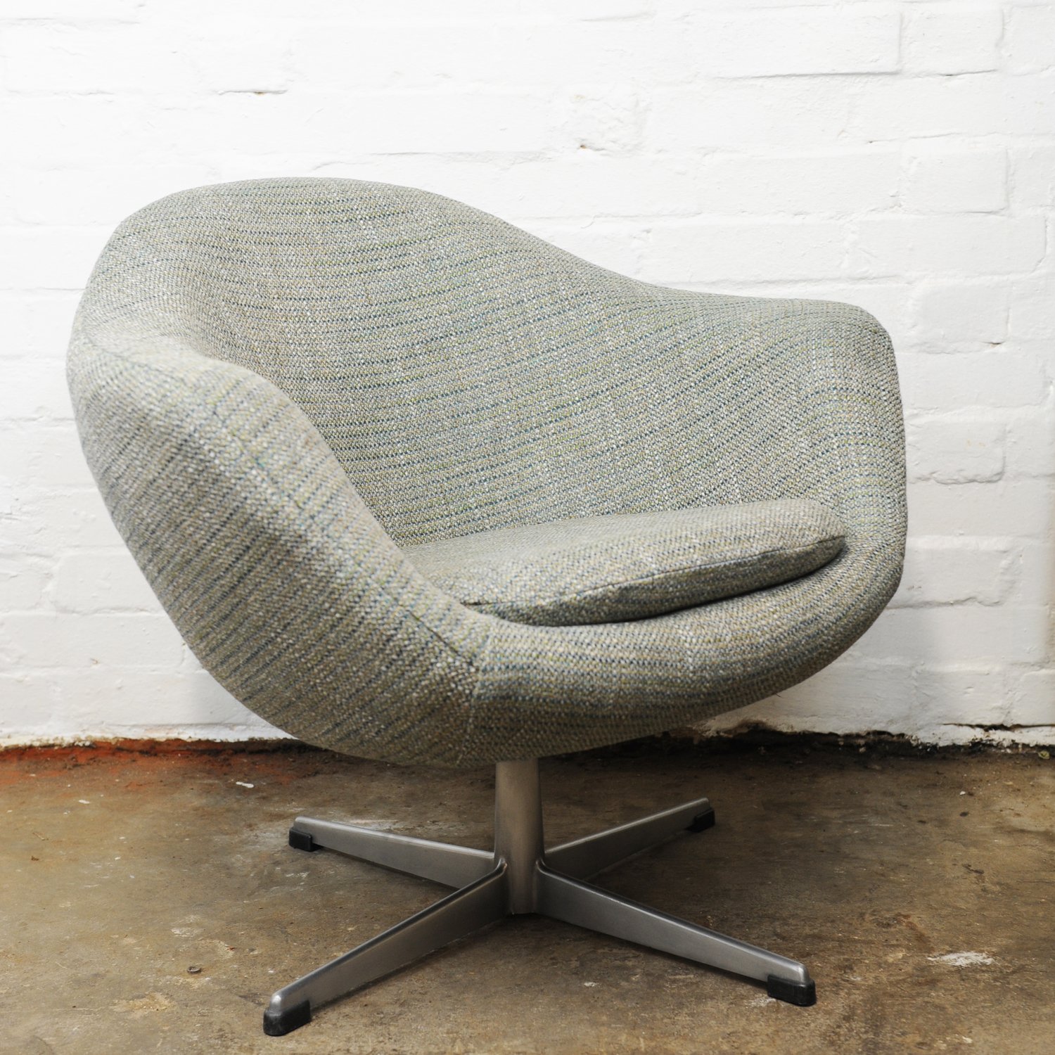 Vintage Swivel Newly Upholstered Blue/Grey Egg Chair, 1970s