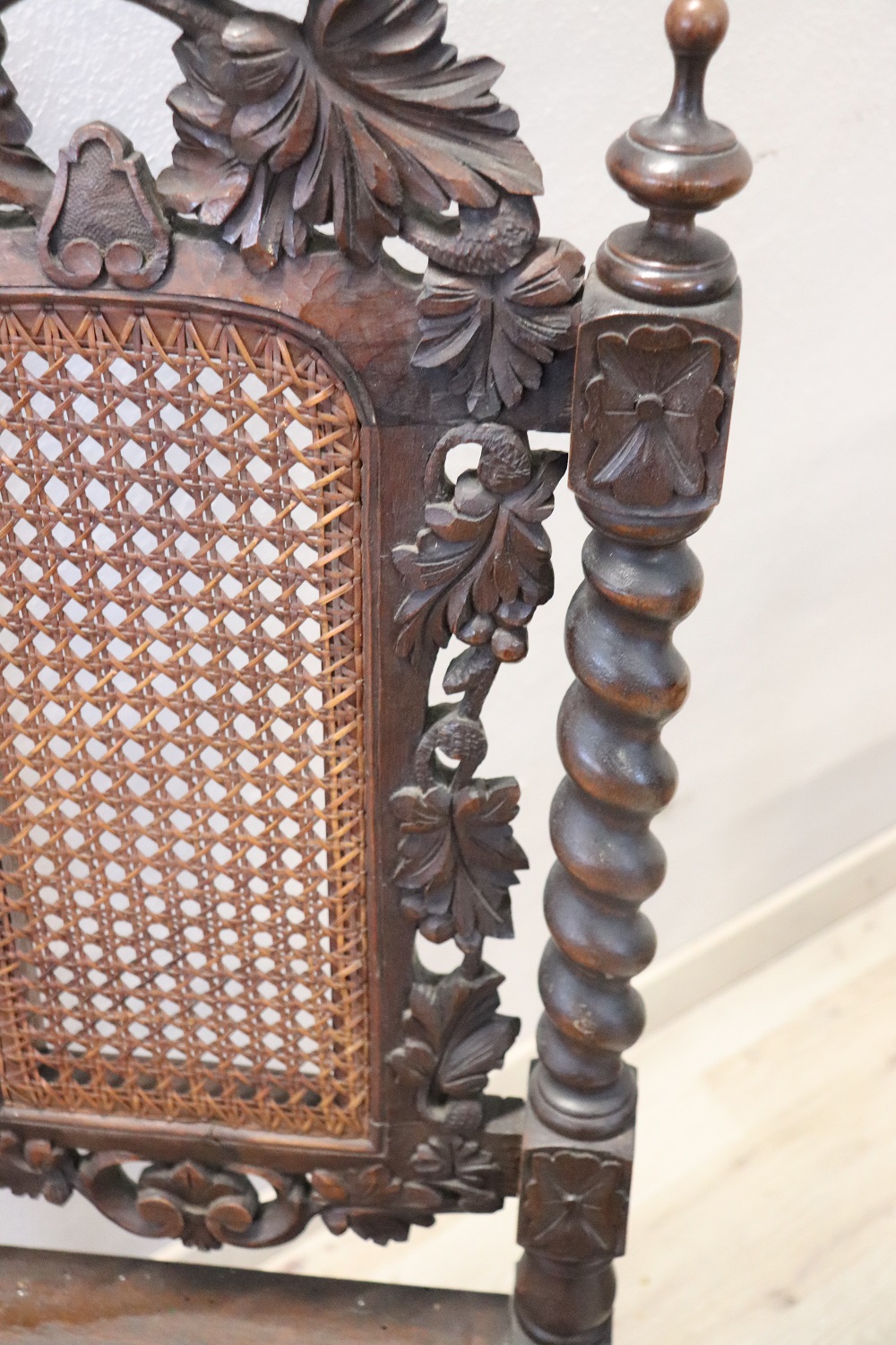 Late 19th Century Carved Walnut Chairs with Vienna Straw, Set of 4