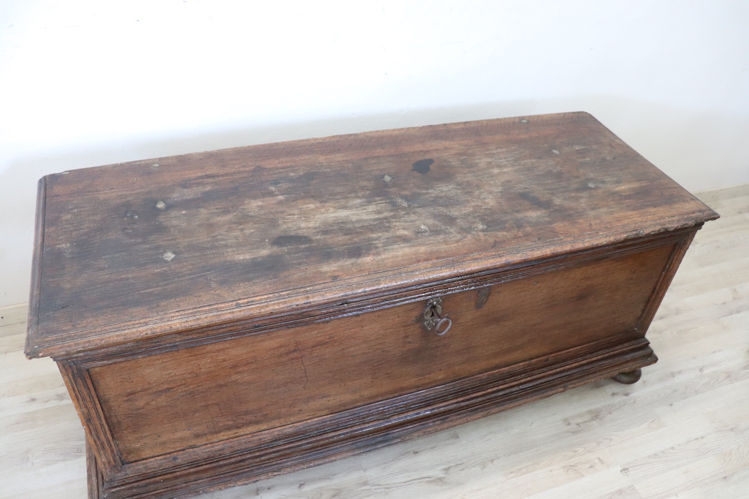 17th Century Blanket Chest in Walnut Wood