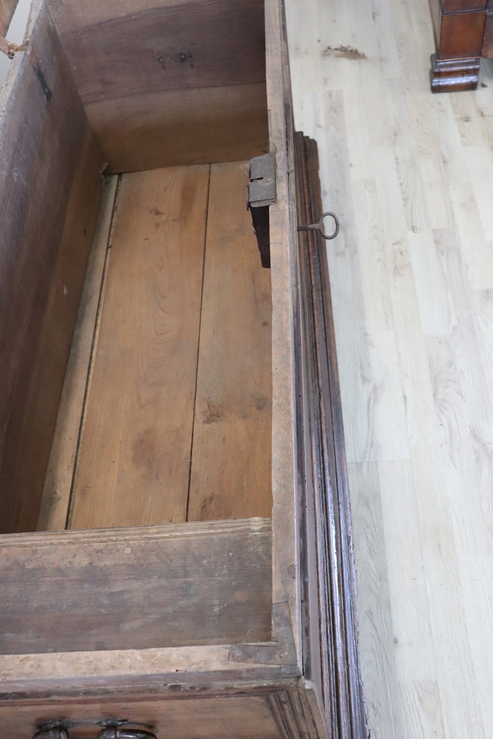 17th Century Blanket Chest in Walnut Wood